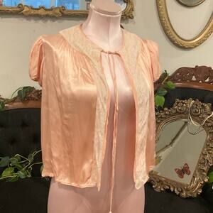 1930s Vintage Floral Lace Tie-Neck lingerie Jacket Short Sleeve Size S Pink